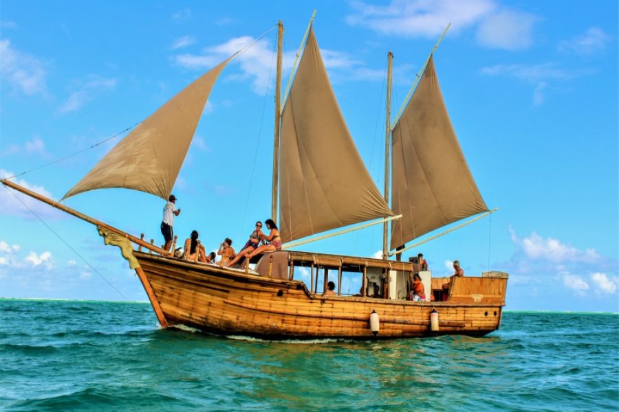 Pirate boat Île aux cerfs cruise